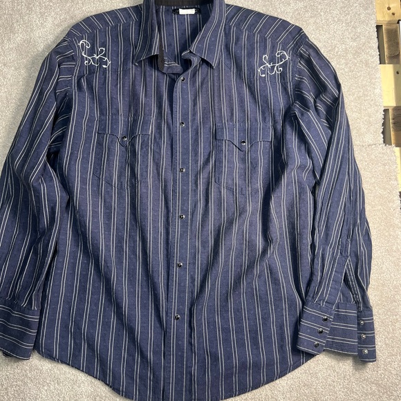 Wrangler Other - Wrangler Men's Blue‎ Striped Shirt